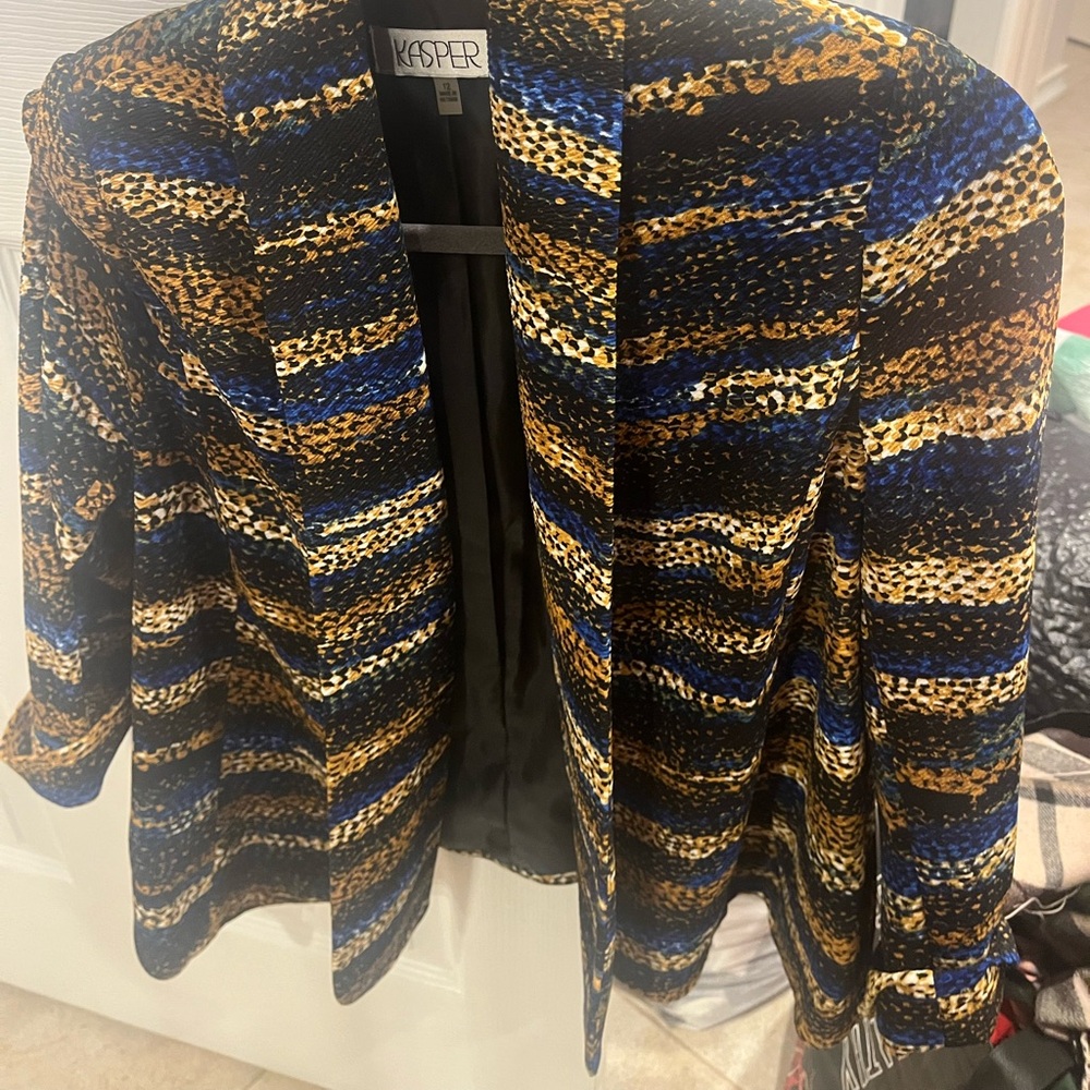 Kasper Women's Blue and Gold Patterned Blazer